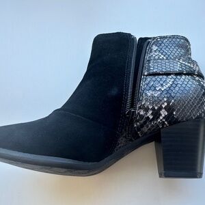 Vionic Water Repellent Black Suede Ankle Boots With 2.5in Heel